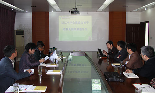 调研组一行在开化县第一中学调研校园红十字文化活动.jpg